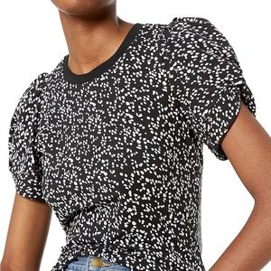 Amazon Essentials Classic-Fit Twist Sleeve Crewneck T-Shirt Black and White XS